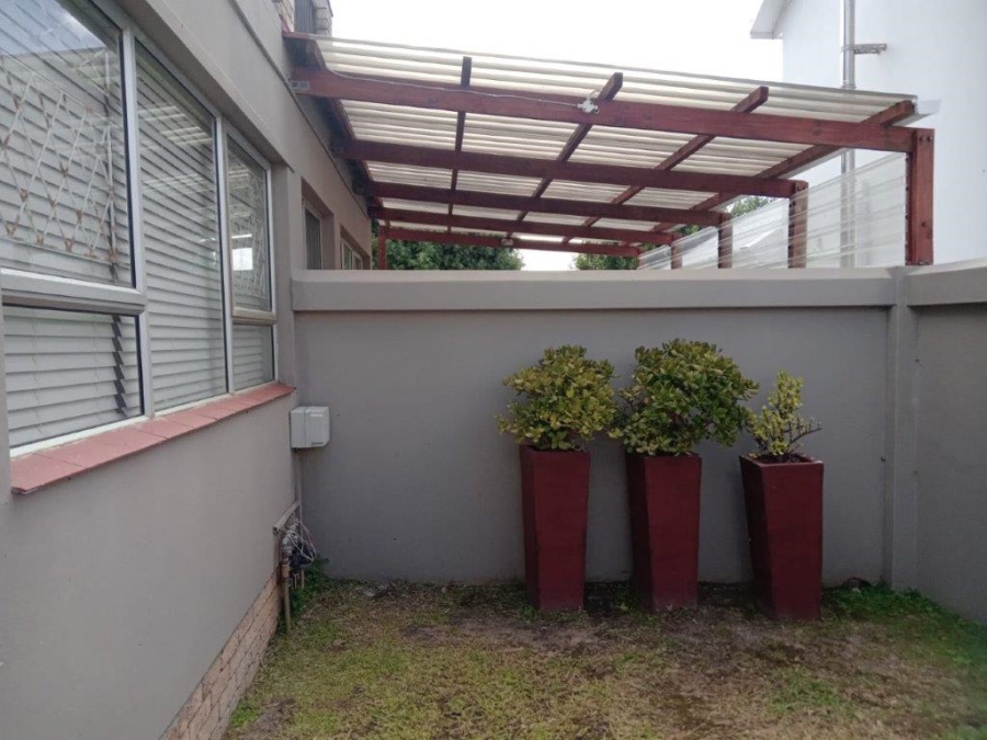 5 Bedroom Property for Sale in Wavecrest Eastern Cape